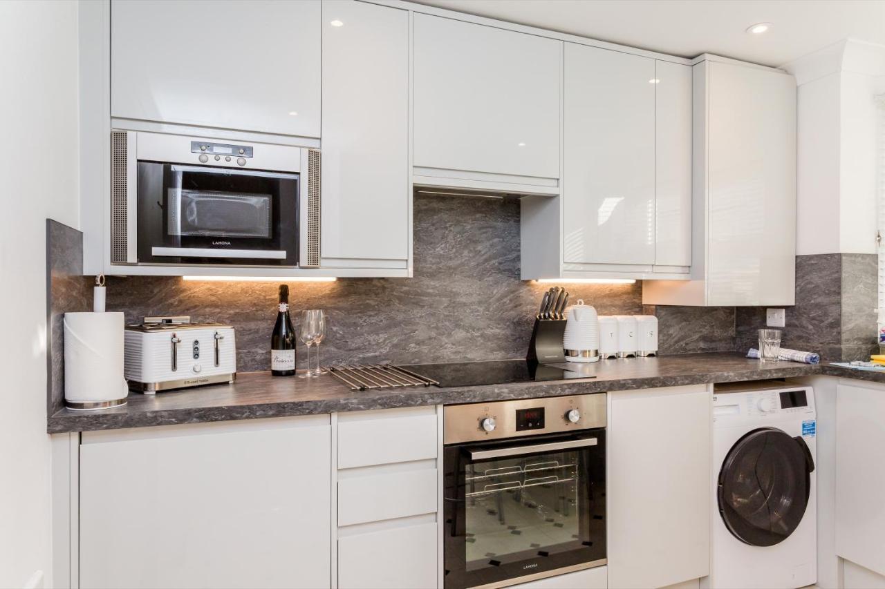 Modern Mews House With Free Parking Space, And Patio By Huluki Sussex Stays Brighton Exterior photo