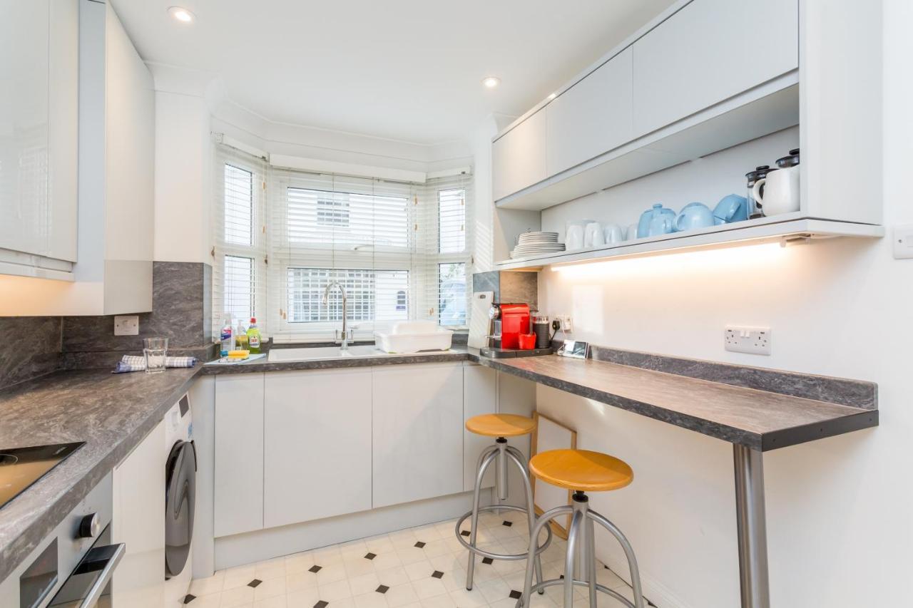Modern Mews House With Free Parking Space, And Patio By Huluki Sussex Stays Brighton Exterior photo