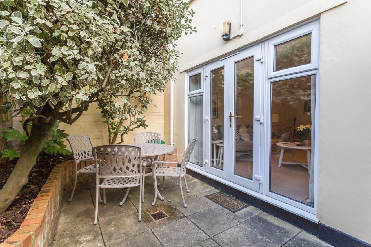 Modern Mews House With Free Parking Space, And Patio By Huluki Sussex Stays Brighton Exterior photo